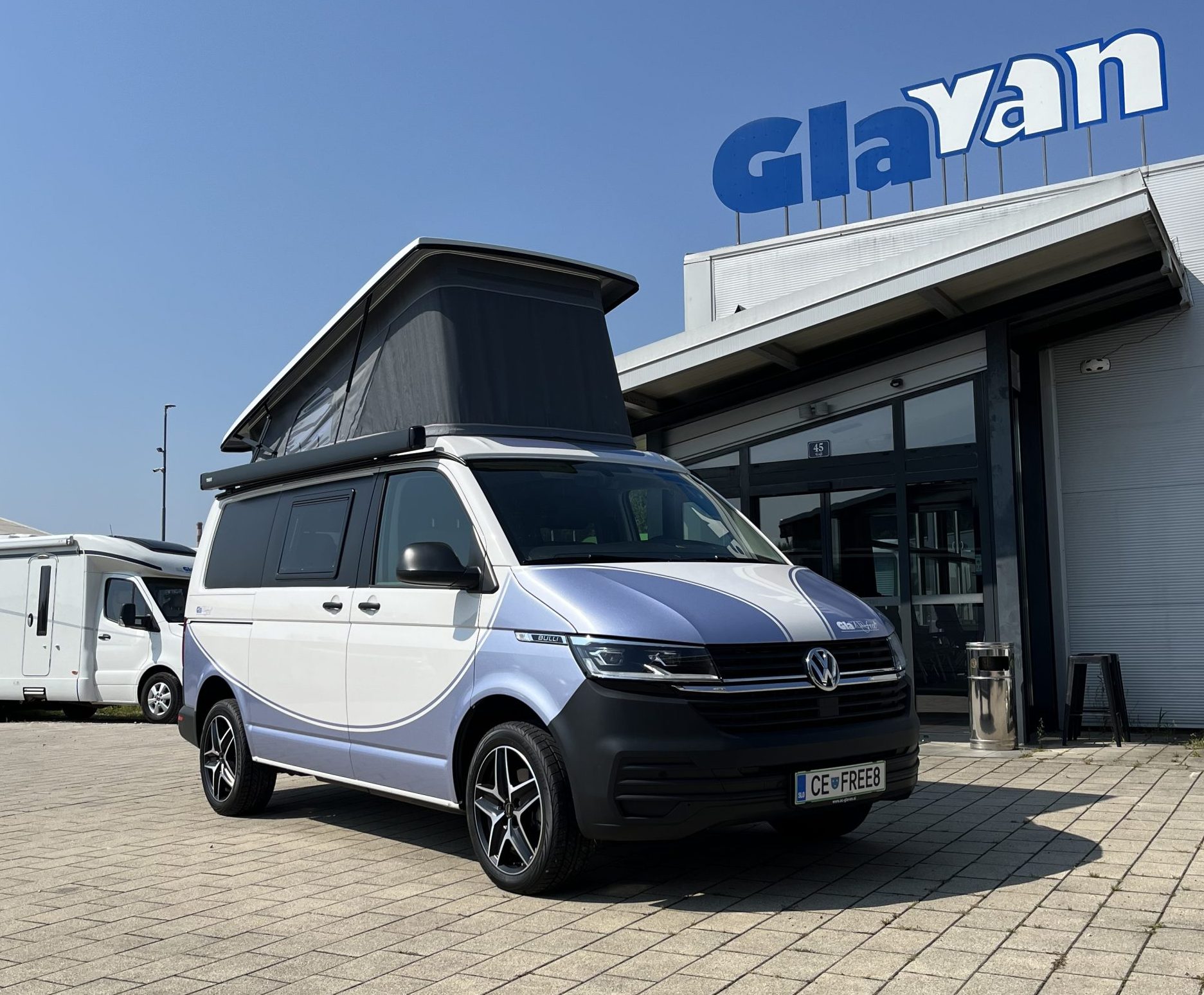 FREE QUICK SILVER INOVATIVEN GLAVAN FREE DOVRŠEN ELEGANTEN PRIROČEN